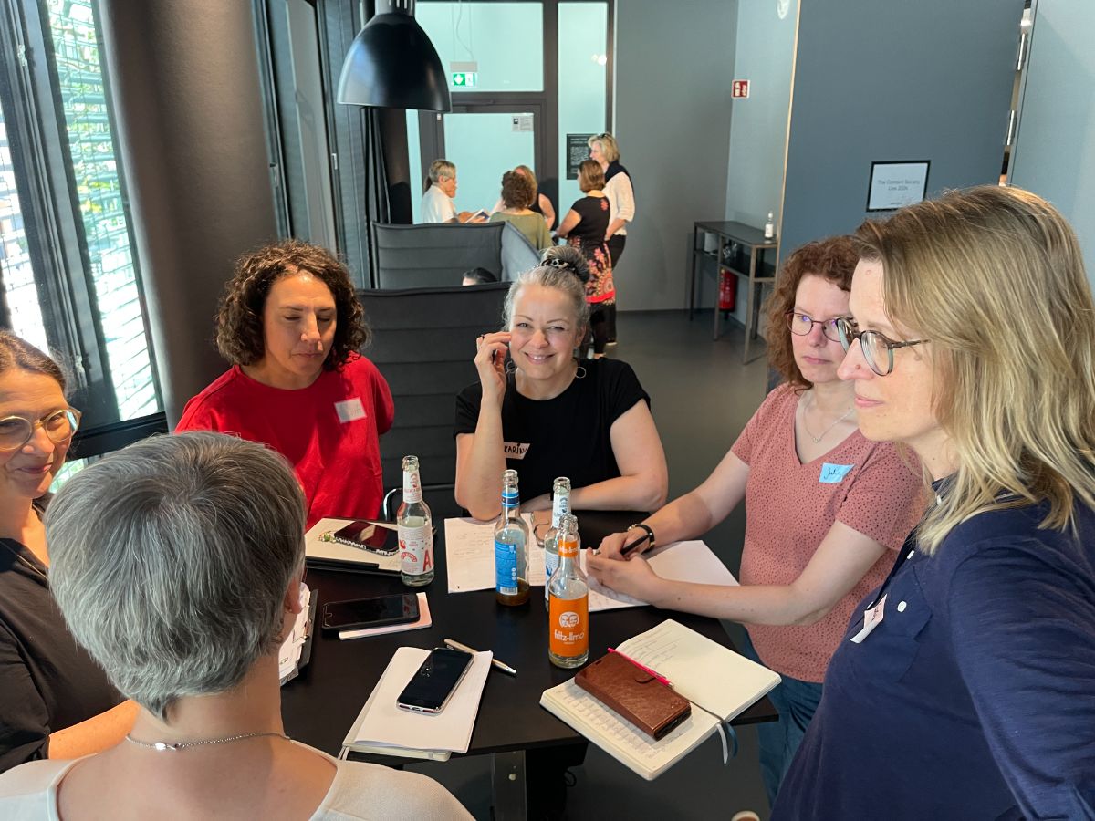 Kleine Session-Runde am Tisch